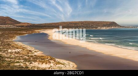 Muizenberg Beach neben Kapstadt (Südafrika) Panoramablick im Winter Stockfoto