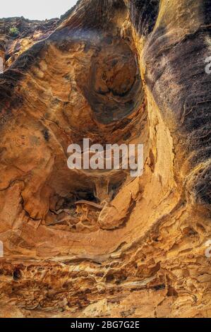 Wind erodierte Höhle in der Nähe von Anvil Rock und Blackheath Blue Mountains New South Wales Australien Stockfoto