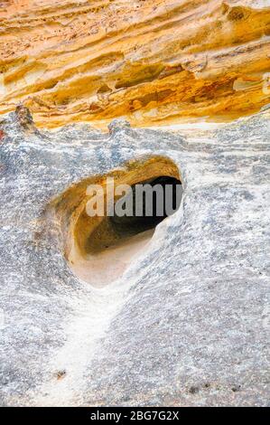 Wind erodierte Höhle in der Nähe von Anvil Rock und Blackheath Blue Mountains New South Wales Australien Stockfoto