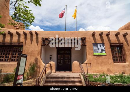 Gebäude des New Mexico Museum of Art in Santa Fe, New Mexico Stockfoto