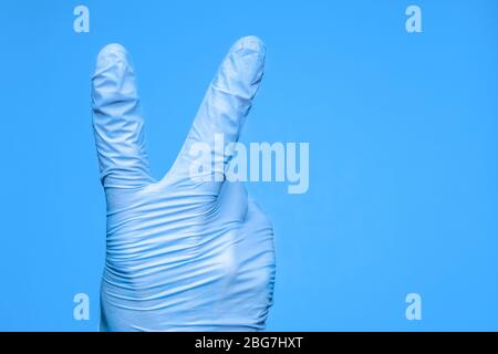 Gute Nachrichten vom Arzt.Danke medizinischer Dienst, Helfer. Hand in Hand mit Siegesgeste. Gute Nachrichten vom Arzt. Konzept der Gesundheitsfürsorge. Liebe Stockfoto