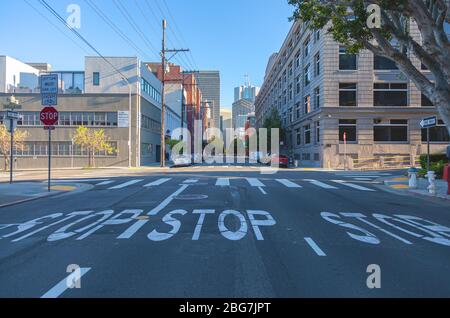 Die Innenstadt von San Francisco ist während der Sperrung der Stadt für COVID-19, April 2020, Kalifornien, USA, praktisch leer Stockfoto