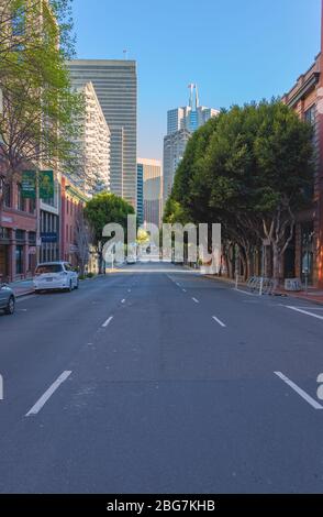 Die Innenstadt von San Francisco ist während der Sperrung der Stadt für COVID-19, April 2020, Kalifornien, USA, praktisch leer Stockfoto