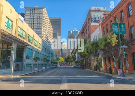 Die Innenstadt von San Francisco ist während der Sperrung der Stadt für COVID-19, April 2020, Kalifornien, USA, praktisch leer Stockfoto