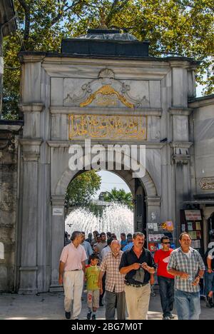 Eyup, Istanbul, Türkei, 01. September 2007: Eyup Sultan Moschee, Fatih Sultan Mehmet 1458, Mimarsinan Stockfoto