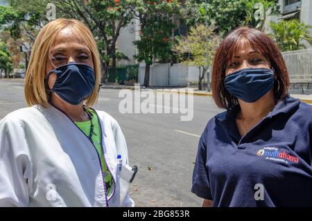 Viele Venezolaner mussten trotz der Covid-19-Quarantäne und der damit verbundenen Risiken arbeiten. Vor allem Arbeiter in Lebensmittel-, Gesundheits- und Pharmaunternehmen Stockfoto