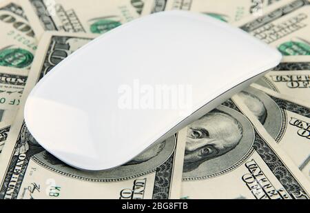 Computer-Maus auf Dollar Nahaufnahme Stockfoto