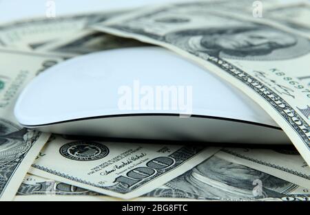 Computer-Maus auf Dollar Nahaufnahme Stockfoto