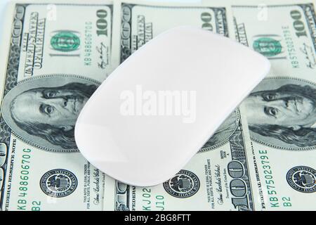 Computer-Maus auf Dollar Nahaufnahme Stockfoto