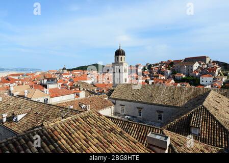 Die Franziskanerkirche und das Kloster in der Altstadt von Dubrovnik, Kroatien. Stockfoto