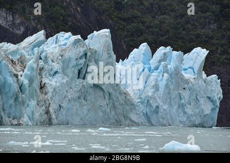 Beeindruckende chaotische Gletscherzunge des Spegazzini-Gletschers am lago argentino, patagonien, Argentinien Stockfoto