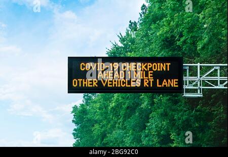 Covid-19 Checkpoint Schild auf der Autobahn I95 in Florida an der Staatsgrenze Stockfoto