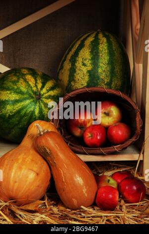 Obst und Gemüse auf dem Regal aus nächster Nähe Stockfoto