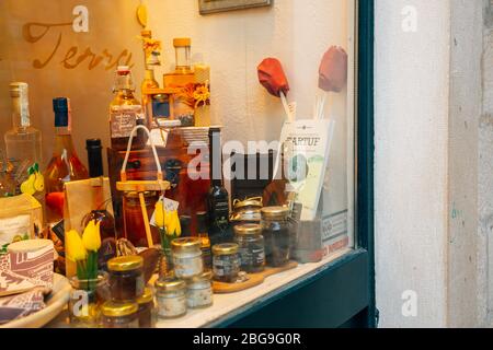 Dubrovnik, Kroatien - 11. Juli 2019 : Schaufenster des Souvenirshops Stockfoto