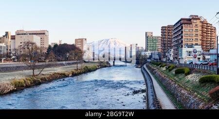 Mt Iwate und Kitakami River in Morioka, Iwate, Japan Stockfoto