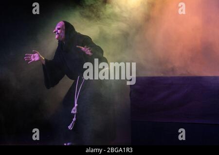 Der Name der Rose: Eine Theaterschauspieleraufführung Stockfoto