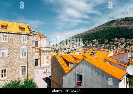 Mittelalterliche Altstadt Stadtbild und St. Ignatius Kirche in Dubrovnik, Kroatien Stockfoto