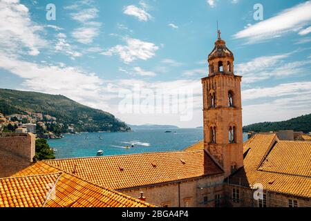 Mittelalterliche Altstadt Dominikanerkloster mit adria in Dubrovnik, Kroatien Stockfoto