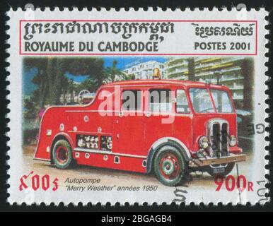 KAMBODSCHA - UM 2001: Briefmarke gedruckt von Kambodscha, zeigt Retro-Auto, um 2001. Stockfoto