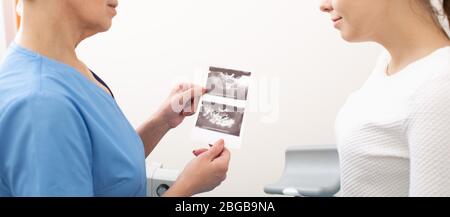 Nahaufnahme Ultraschall eines Eierstocken. Weibliche Gesundheit Untersuchung, Gynäkologie Stockfoto