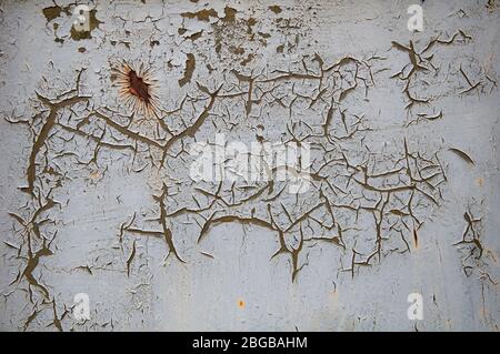 Hintergrund Texturen von alten rostigen Metall beschädigt. Reste von mehrfarbiger Farbe auf einem Eisenblech. Stockfoto