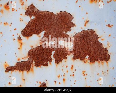 Hintergrund Texturen von alten rostigen Metall beschädigt. Reste von mehrfarbiger Farbe auf einem Eisenblech. Stockfoto