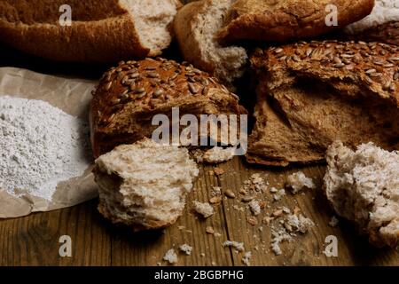 Brot aus nächster Nähe brechen Stockfoto