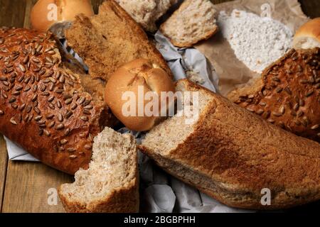 Brot aus nächster Nähe brechen Stockfoto