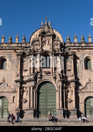 Die Kathedrale Basilika Mariä Himmelfahrt auf der Plaza de Armas in Cusco, Peru Stockfoto