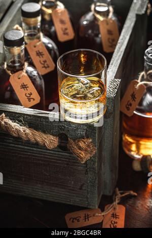 Gereiftem Cognac im alten Brennereilager Stockfoto