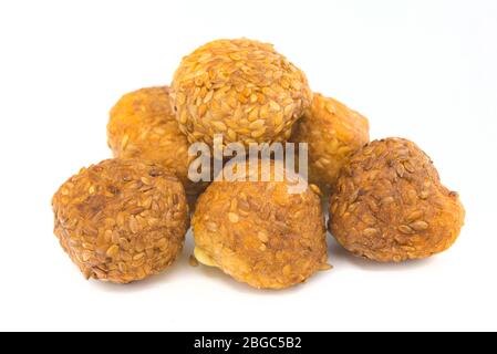 Til ke laddu ist ein Grundnahrungsmittel süß in vielen indischen Haushalten im Winter Stockfoto