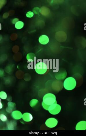 Grün Bokeh Glitter Vintage Hintergrund. Abstrakt grün Bokeh Lichter auf Hintergrund Stockfoto