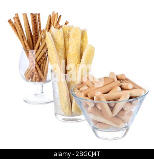 Brot klebt in Gläsern auf weiß isoliert Stockfoto