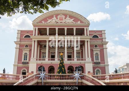 Das 1896 fertiggestellte Amazonas-Theater (Teatro Amazonas) befindet sich in Manaus, der Hauptstadt des brasilianischen Bundesstaates Amazonas. Stockfoto