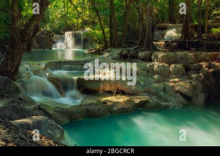 Erawan Wasserfall in Thailand Stockfoto