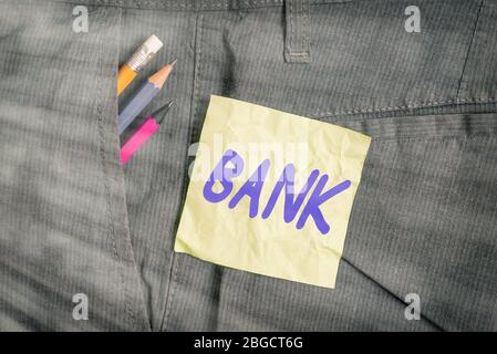 Konzeptionelle Handschrift zeigt Bank. Konzept bedeutet eine Organisation, wo zeigen und Unternehmen investieren können Geld leihen Schreibgeräte und grün Stockfoto