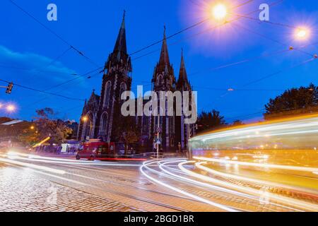 Olha und Elisabeth Kirche in Lviv bei Nacht. Lwiw, Lwiw, Ukraine. Stockfoto