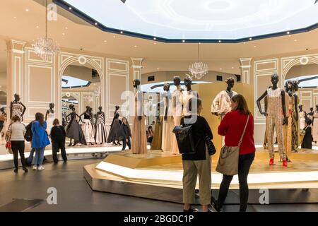 Christian Dior Ausstellung, V&A Museum, London, Großbritannien Stockfoto