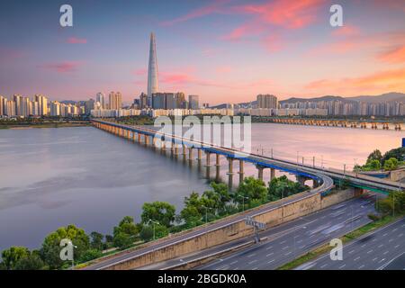 Seoul. Stadtbild Bild von Seoul und Fluss Han während der Dämmerung blaue Stunde. Stockfoto