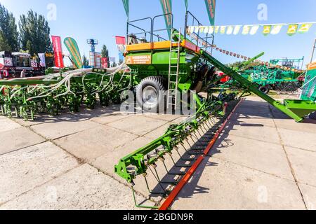 Samara, Russland - 23. September 2017: Verschiedene moderne Landmaschinen auf der jährlichen Wolga Agrar-Industrie-Ausstellung Stockfoto