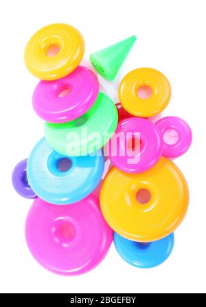 Bunte Kunststoffringe isoliert auf weiß Stockfoto