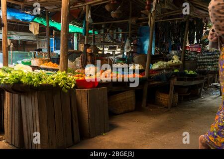 Obst- und Gemüsestand auf dem Mani Sithu Markt, Bagan, Myanmar, (Burma) Stockfoto