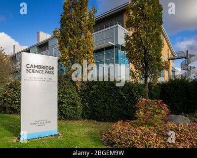 Cambridge Science Park - Schilder am Eingang zum Cambridge Science Park im Norden von Cambridge Großbritannien Stockfoto