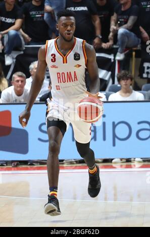 michael moore (virtus roma) während der italienischen Serie A Basketball Championship 2019/20, , Bologna, Italien, 01 Jan 2020 Stockfoto