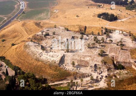 Luftaufnahme des alten Tel Megiddo Israel, Jezreel (Armageddon) Tal, Stockfoto