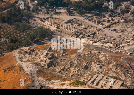 Luftaufnahme des antiken Beit Shean, der griechisch-römischen Stadt Skythopolis. Stockfoto