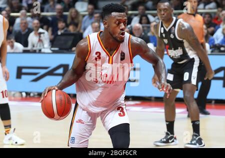 michael moore (virtus roma) während der italienischen Serie A Basketball Championship 2019/20, , Bologna, Italien, 01 Jan 2020 Stockfoto