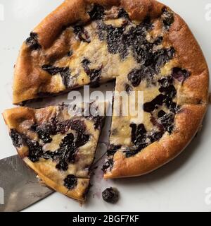 Clafoutis (Kirschen im Teig) Stockfoto