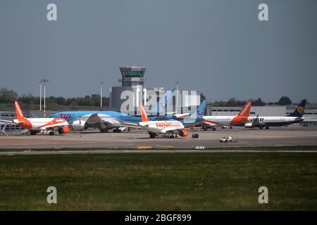 Bristol International Airport, Bristol, UK, in Lockdown, wegen der Coronavirus-Pandemie, zeigt geparkte Flugzeuge von Easyjet, Ryanair und TUI. Stockfoto