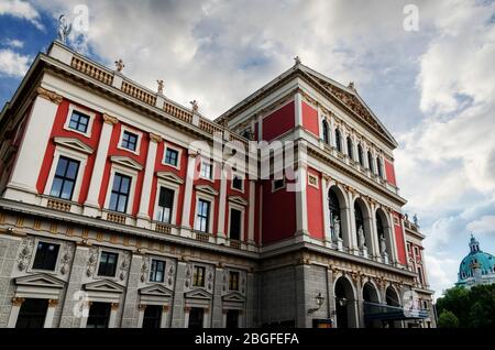Die Fassade des Wiener Musikvereins, einer der besten historischen Konzertsaal der Welt, Heimat des Wiener Philharmonischen Orchesters Stockfoto